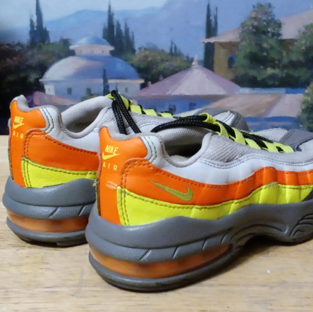 Nike Air Max 95 Kids Size 11C Dark Grey, Light Grey,Neon Green&Orange.Like🆕🚴 - Picture 4 of 15